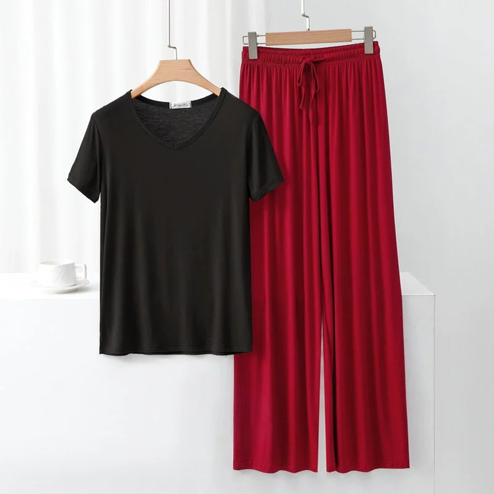 thumbnail image 5 of Conjunto de pijama de manga corta con cuello en V para mujer - Pantalones largos de poliéster y spandex, ropa de dormir ligera para verano, 5 of 5